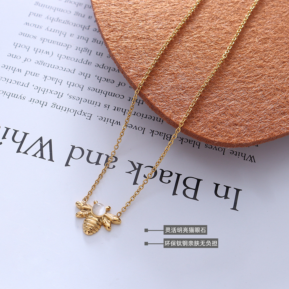 Marka French INS Style Animal Little Bee Cat's Eye Stone Pendant Elegant Simple Titanium Steel Gold Collarbone Chain Necklace