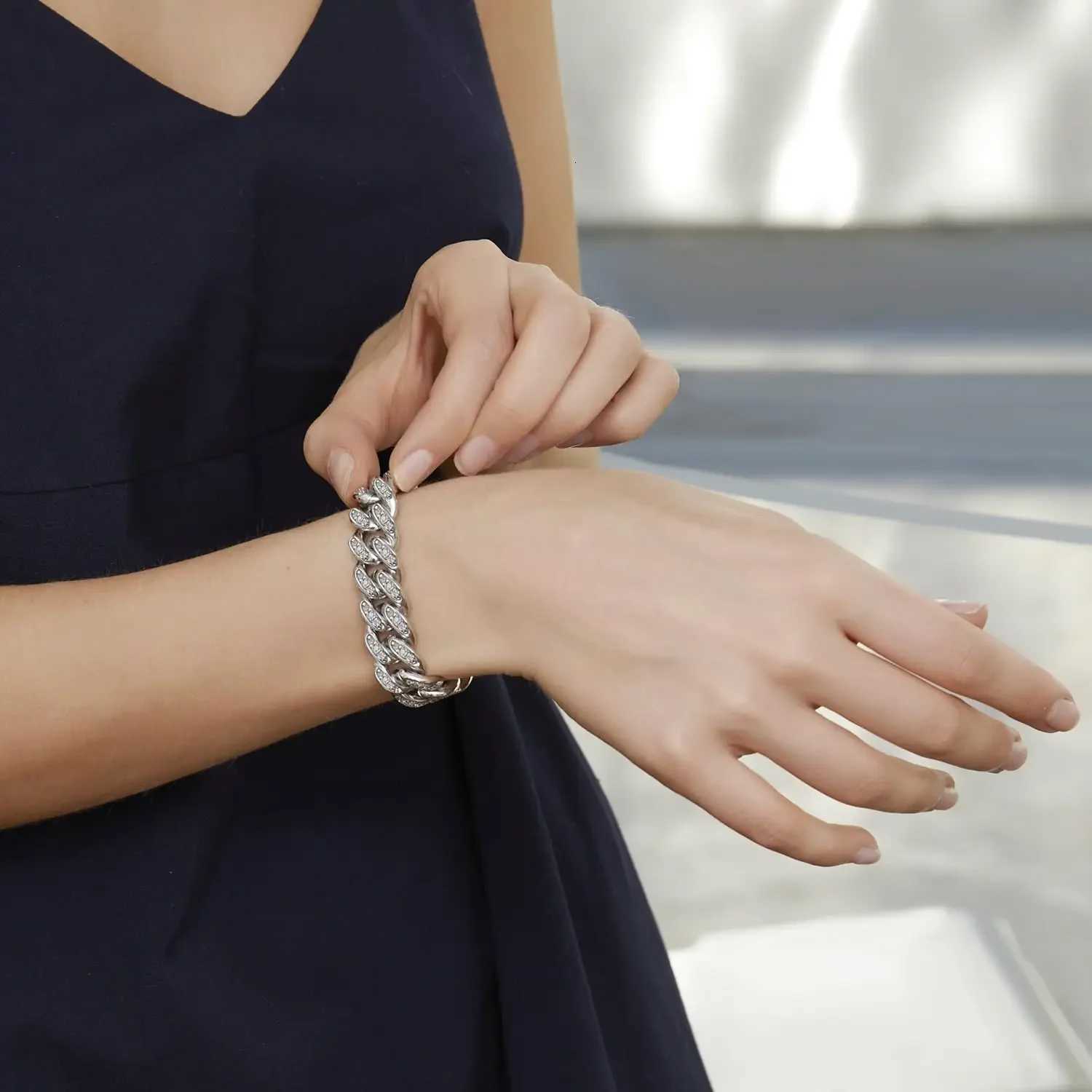 Purcolasia 8mm Mens Womens Cuban Link Hip Hop Bracelet Chain d Out Rhinestones Hand JewelryXJ250904