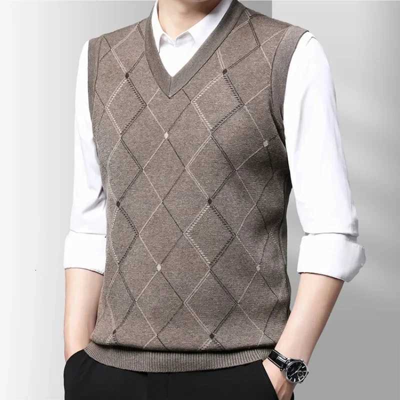 Comfortable 2024 Autumn Collection Start Your Fashion Journey with A Sweater VestXJ250904