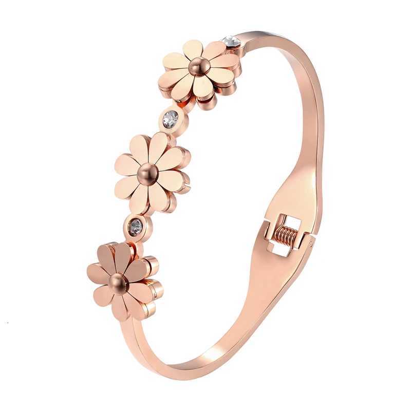 ute Crystal And z Chrysanthemum She Bracelets Bangle Stainless Steel Spring Open Gold Color Bangle For Wen Brand Jewelry Y250904
