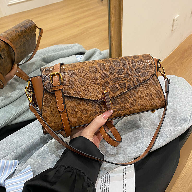 DHEssentials 2025 Spring-Summer Niche Design Luxury Underarm Baguette Bag Women's Versatile Crossbody Shoulder Bag