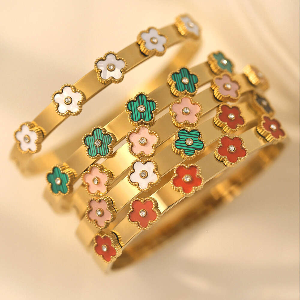 Women's Electroplated Gold High-End Non-Fading Jewelry Five-Flower Dia Titanium Steel Bracelet
