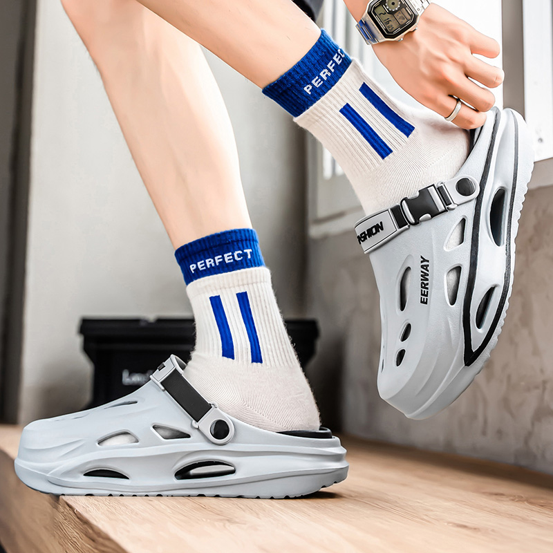 Free shipping Mens Openwork Slippers Designer Slippers Thick Soft-Soled Beach Sandals Non-Slip High-Quality New-Style Slippers