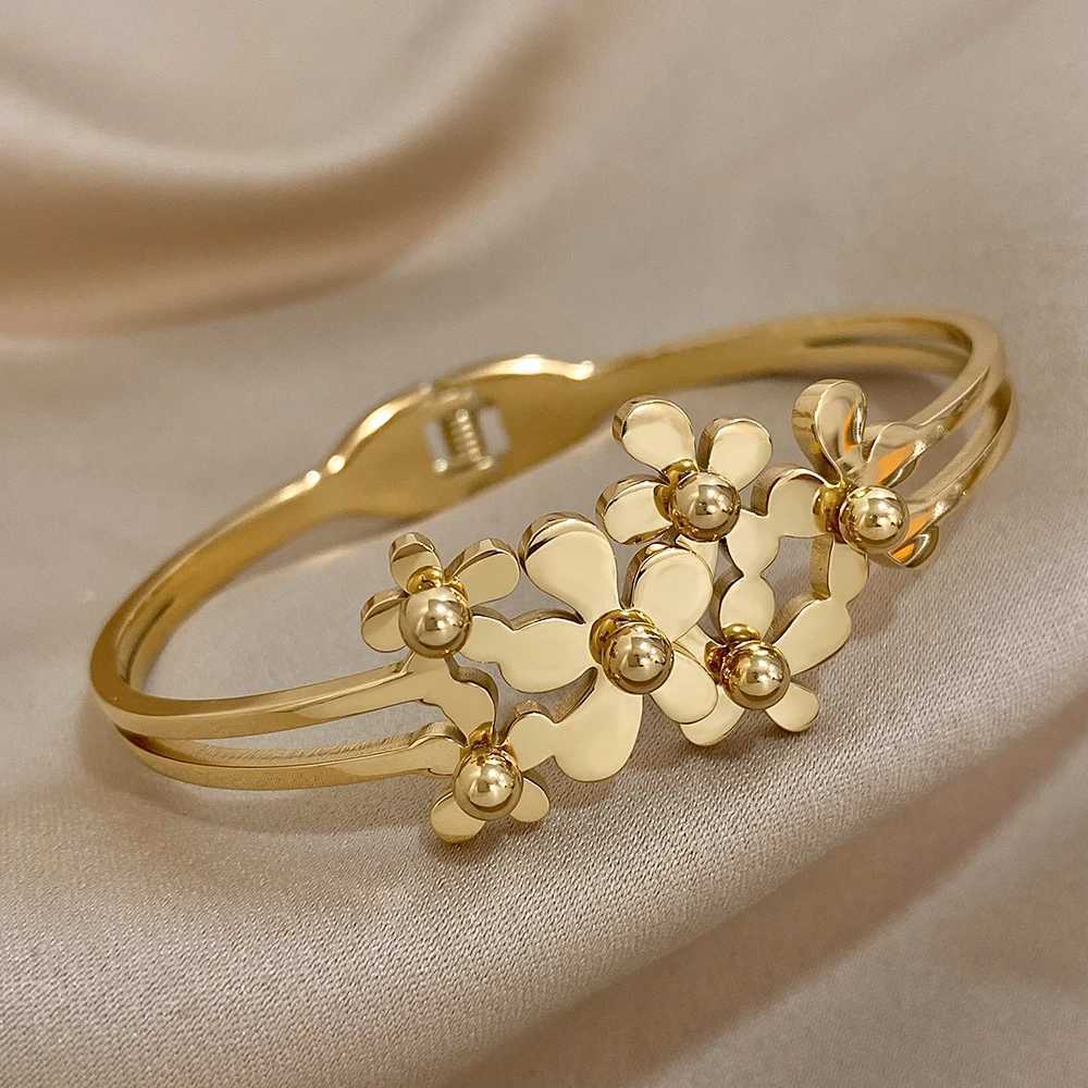 Fashion Stereo wer Cuff Bracelet Bangle For Women Girls Elegant Gold Color ral Decor Opening Bracelet Jewelry Gift For Her Y250904