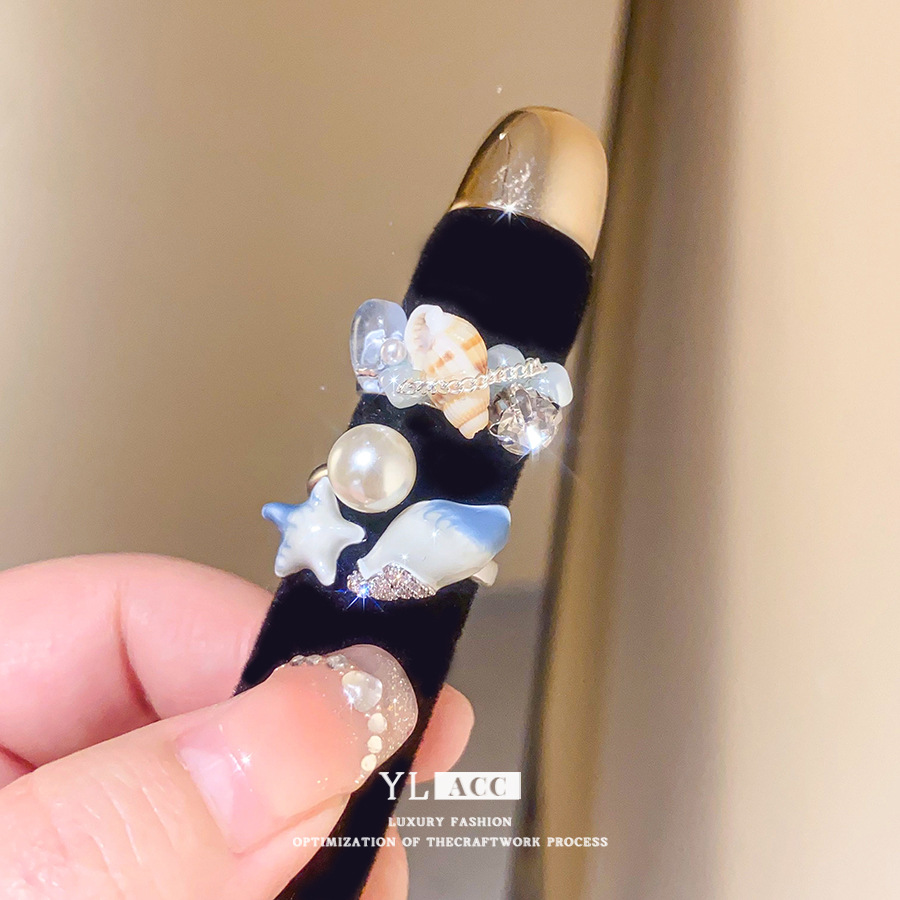 Silver Tone Shell & Crystal Ring With Chain Detail Sea-Inspired Sweet Delicate Style Daily & Vacation Wear Gift For Her Unique Beachy Jewelry