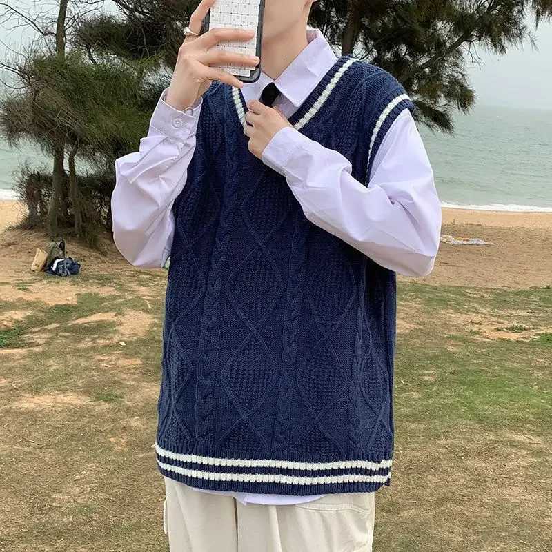 Sleeveless Loose Fit Sweaters Male Knitwear Clothing Deals 2024 Waistcoat High Quality Korean Fashion Style Mens Knitted VestXJ250904