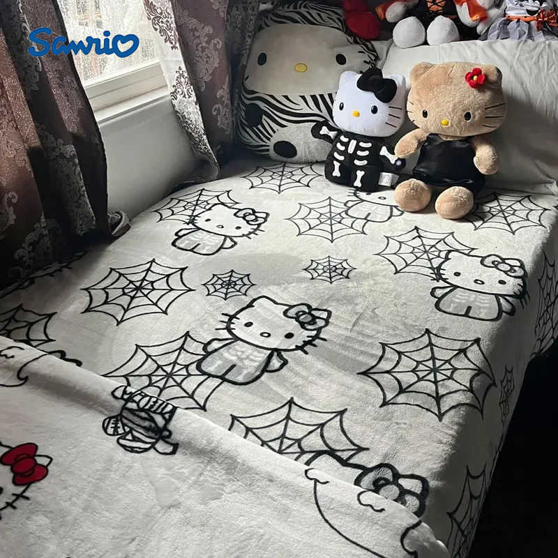 Sanrio Hello Kitty Blanket Anime Halloween Blanket Room Decor Thickened Quilt Flannel Velvet Soft Comfortable Bed Sheets L250904