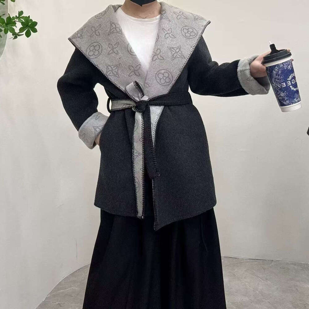 Fifth Avenue 2025 Autumn Elderly Flower High Luxury Socialite Hooded Extended Double-Sided Wool Coat With Belt For Women