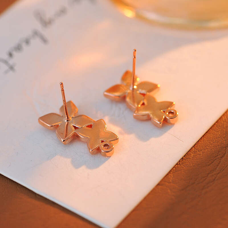 DH collections Korean - style S925 Silver - needle Flower Earrings with Full - set Diamonds. These luxurious, sweet - styled earrings with floral peta