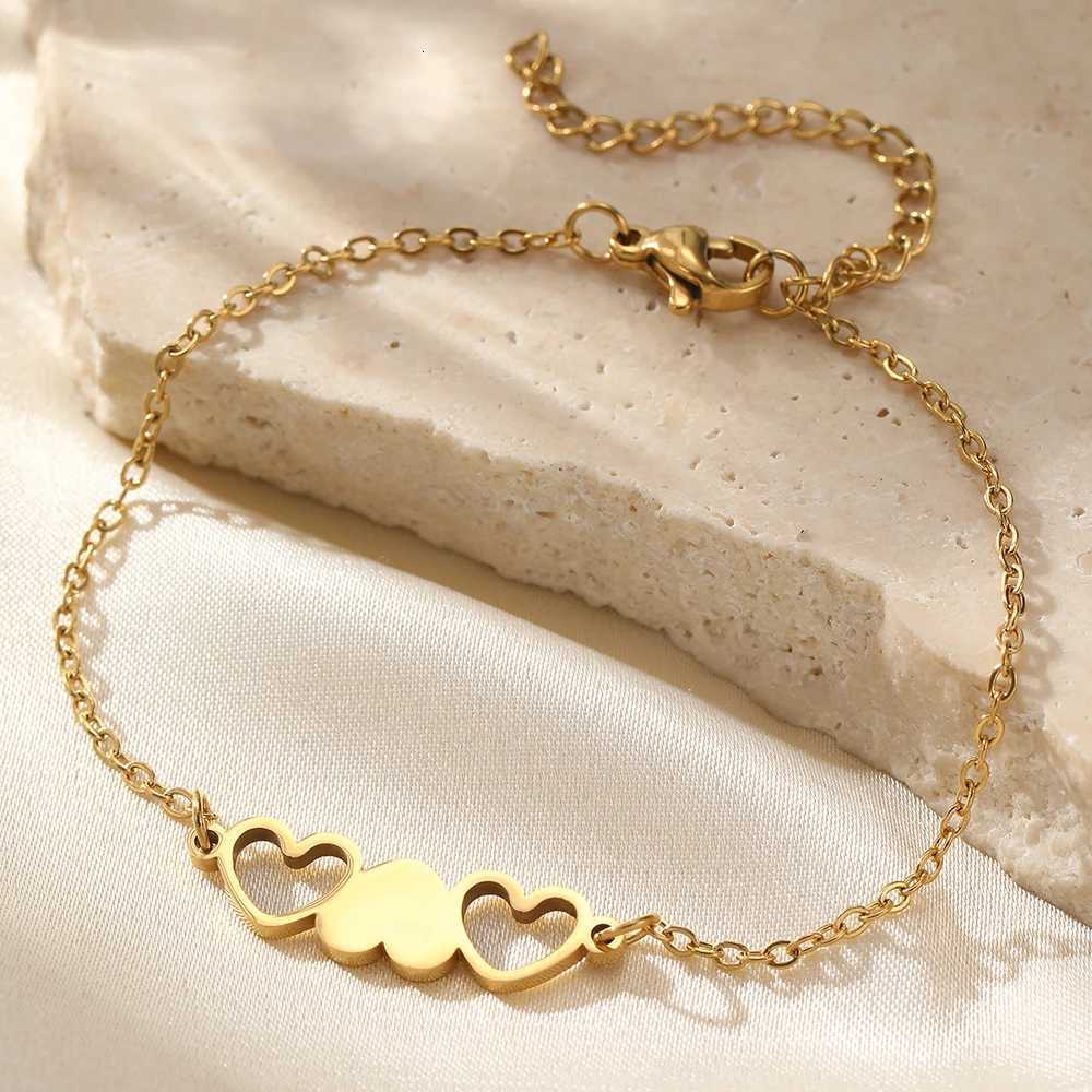 Stainl Steel Bracelets Atmosphere Openworked Heart She Chain Tren Fine Bracelet For Women Jewerlry Exquisite Holiday GiftXJ250904