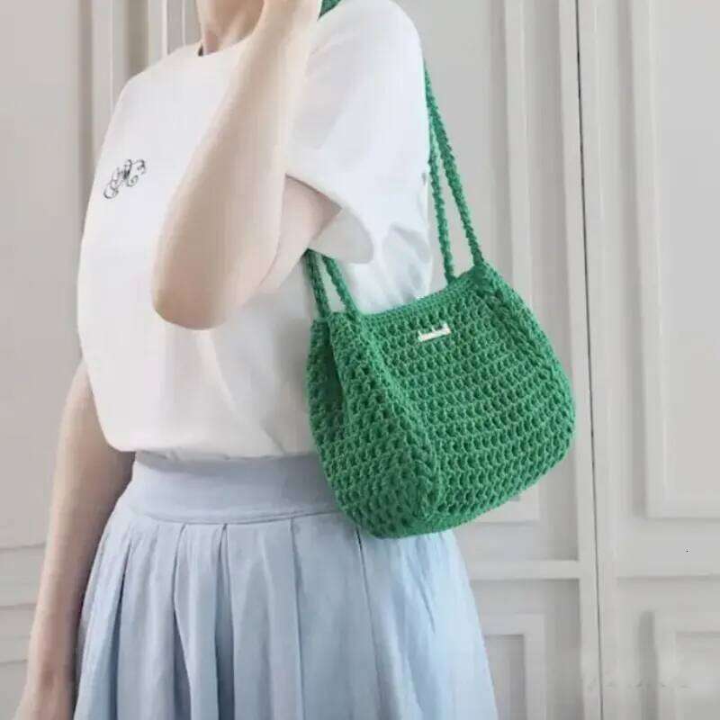 Fresh elegant daisy flower crochet beautiful and generous handbag, women's casual shoulder bag, summer hollowed out sho