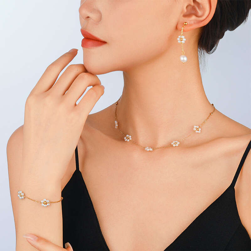 New Style Pearl Flower Titanium Steel Necklace Collarbone Chain for Women Lightweight Design Bracelet Jewelry