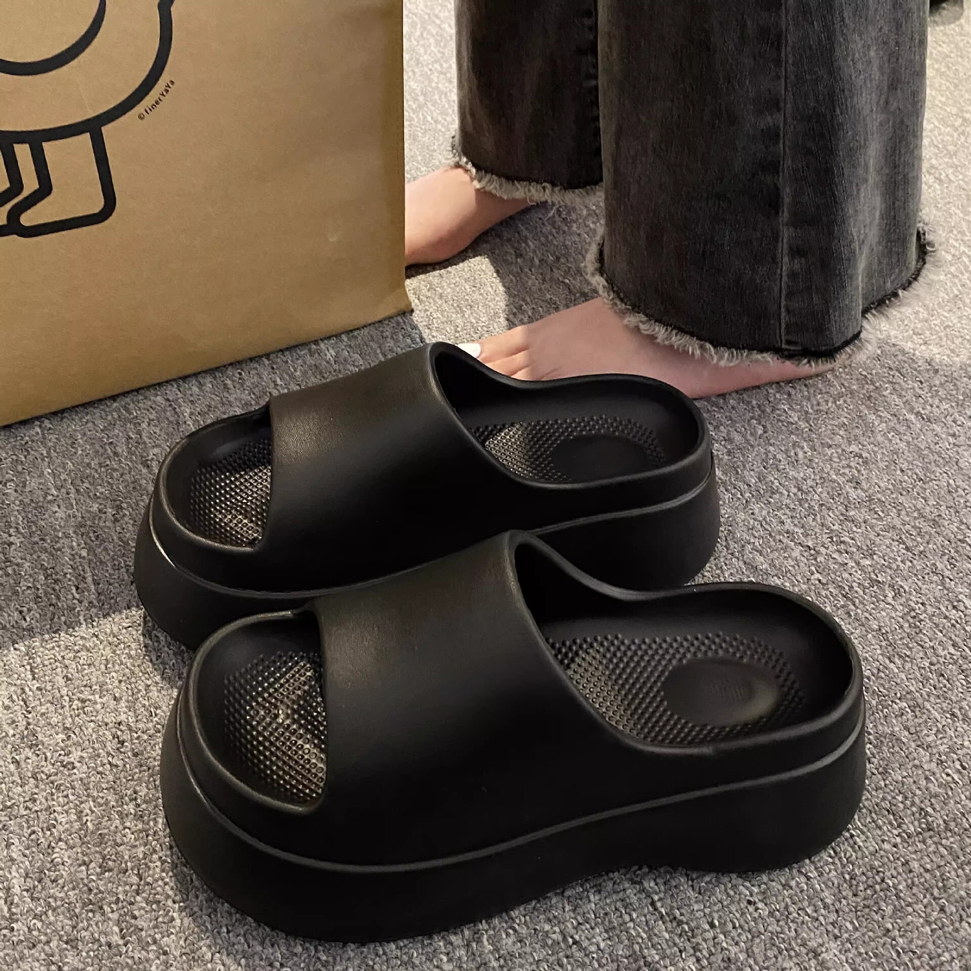2025 designer's new thick soled height increasing women's slippers