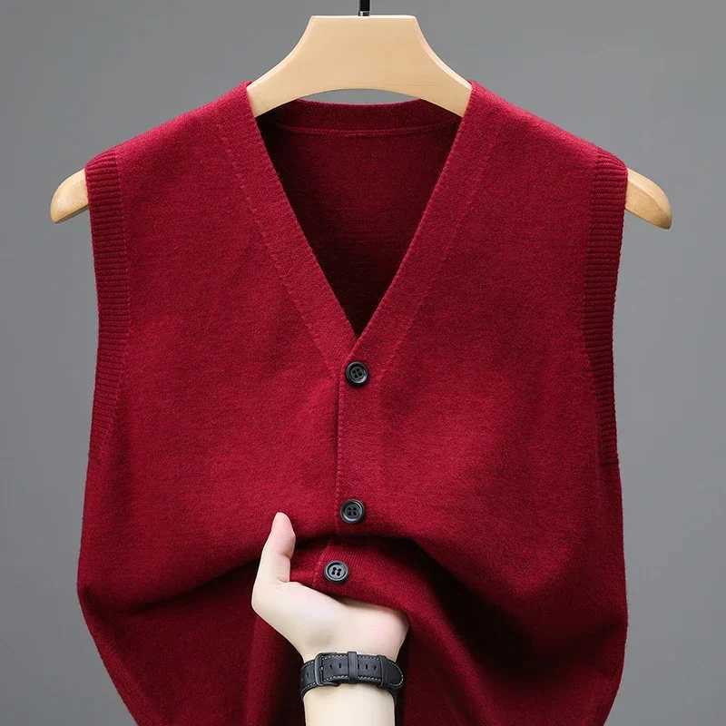 Single Breasted Pullover Autumn Sleeveless Vests Men Work Sweater Knitted Male Waistcoat Jumper Pullovers Roupas MasculinasXJ250904