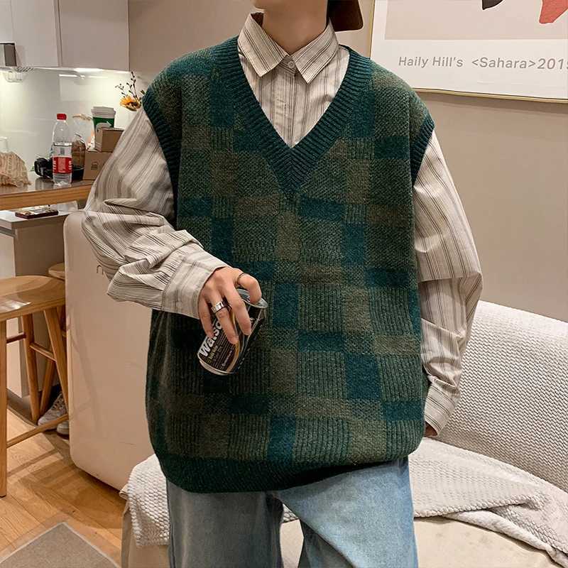 Sweater Vest Men Autumn Vneck Japanese Vintage Plaid College Knitted Fashion Loose Allmatch Ins Sleeveless Pullover ClothingXJ250904