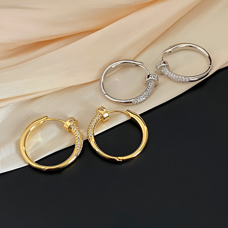 Designer Luxury Free Shipping Gold-plated Metal Style Zircon Round Earrings Fashionable Retro Round Elegant Earrings Light Luxury High-end Jewelry