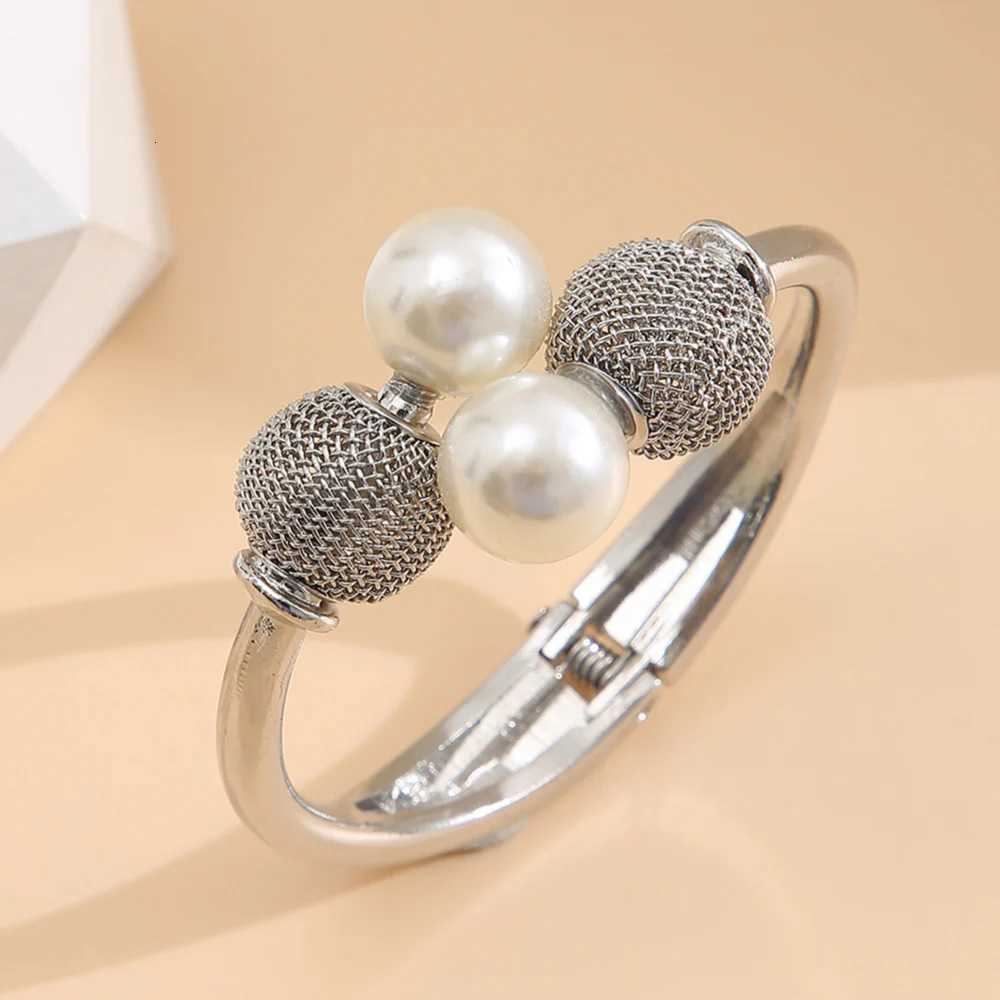 Vintage Exaggerated Metal Mesh Net Bracelet Bangle for Women Geometric Round Pearl Ball Open Cuff Bangles Jewelry Gifts 2023 New Y250904