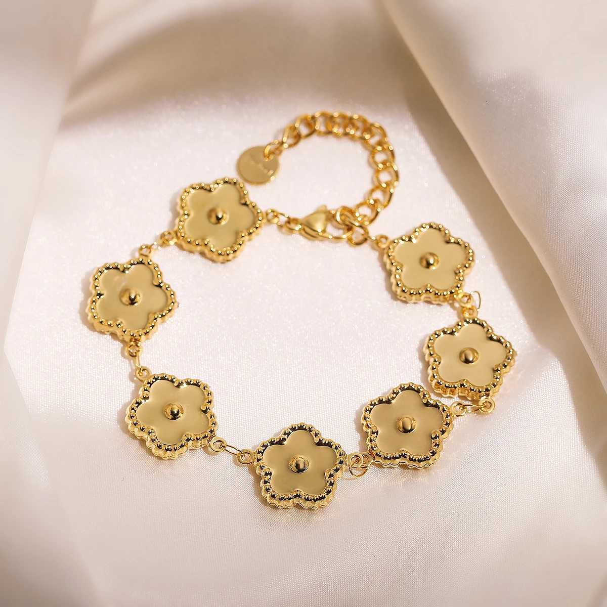 2025 New Arrival Fashion Gold Color Stainl Steel Flower Charm Bracelet For Women Party Jewelry GiftXJ250904