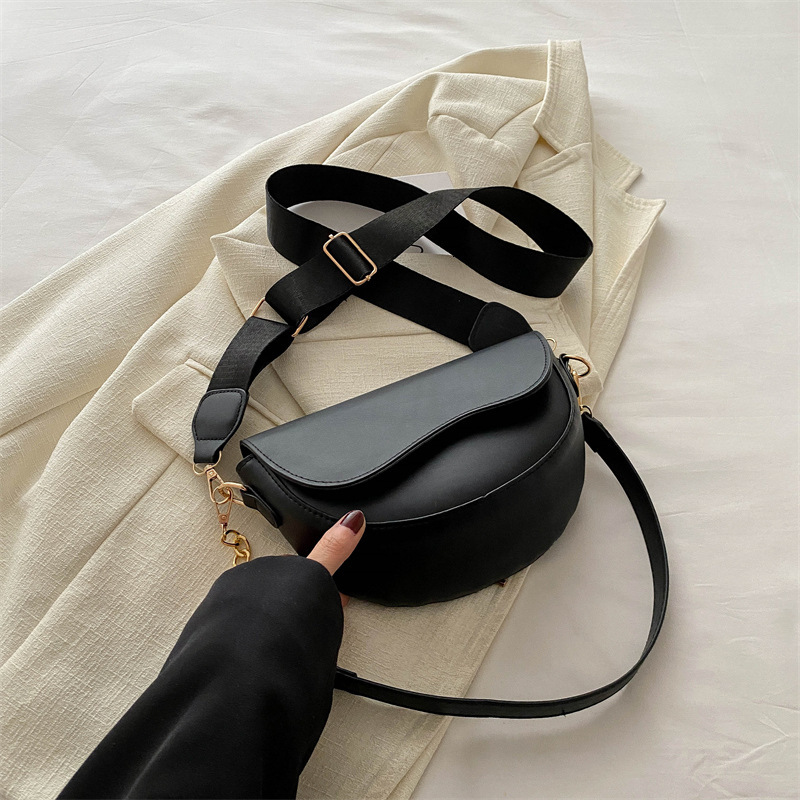 2025 autumn new women's niche design casual versatile trend elegant light luxury fashion retro crossbody bag designer shoulder bag