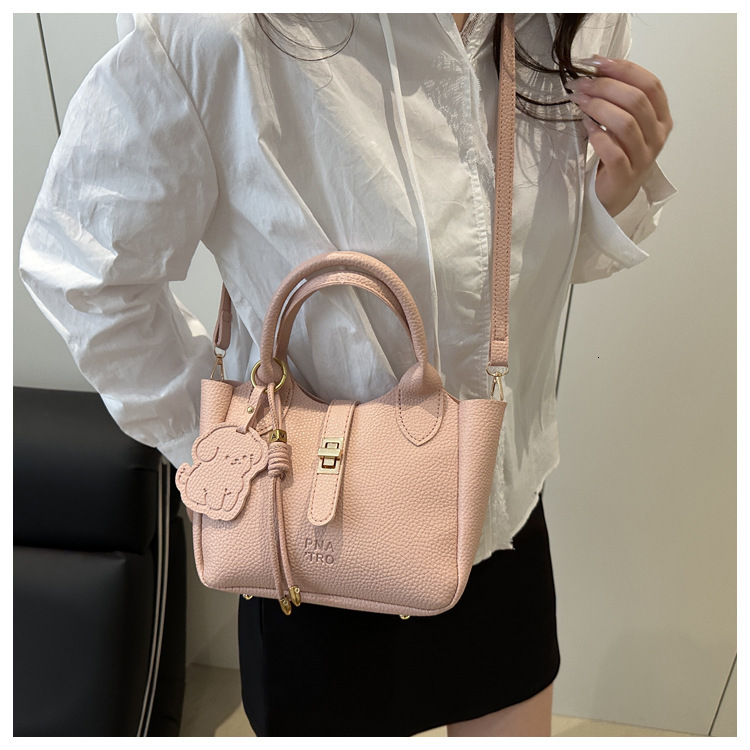 New Women s Crossbody Bag Large Capacity Versatile Autumn New Designer Bag Cute Pendant New Casual Women s Shoulder Bag