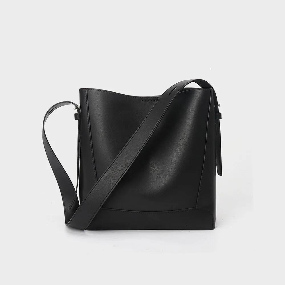 High quality leather women's Fashionable hand-held shoulder large capacity commuting solid color crossbody bucket bag