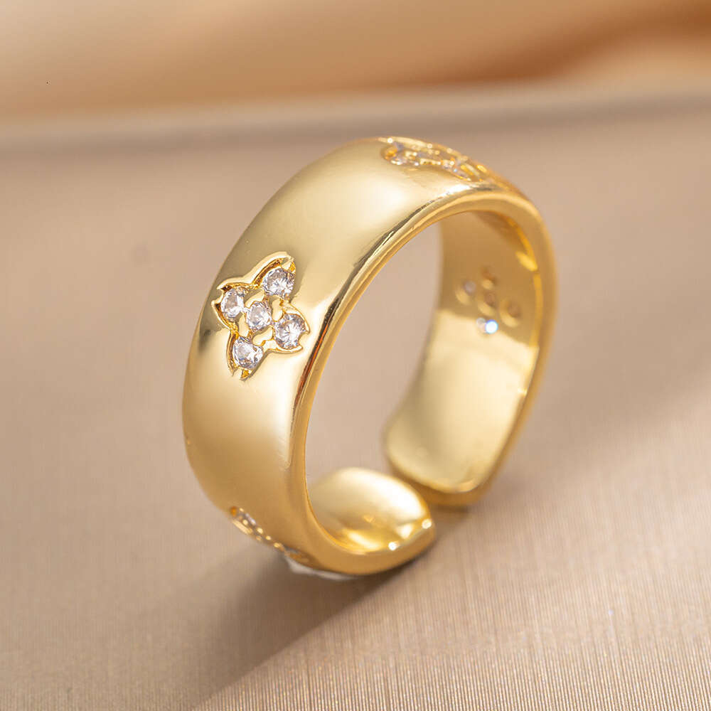 2025 Summer New Cross-Border Lucky Clover Ring - Copper Gold-Plated, Heavy-Duty Diamond Inlaid, Adjustable, Unisex Luxury Style (693, Gold/Silver)