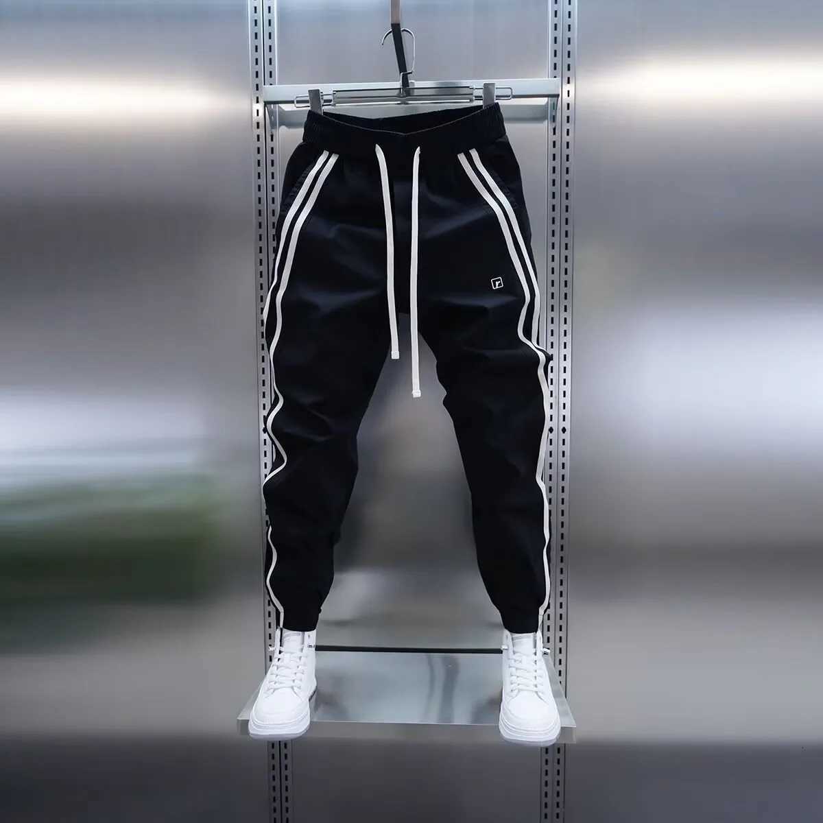 2025 New Mens Black Joggers Casual Pants High Street Sports Trousers Cotton 9Minute Sweatpants Fashionable Mens ClothingXJ250904