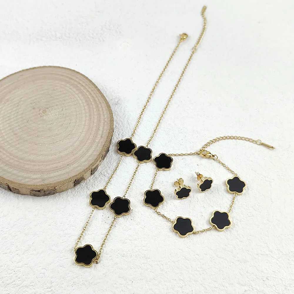 Mussel Five Flower Stainl Steel Womens Exquisite Necklace Bracelet Earrings 18K Gold Plated Light Luxury Lucky SetXJ250904