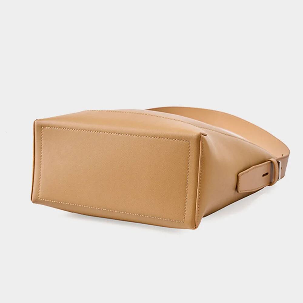 High quality leather women's Fashionable hand-held shoulder large capacity commuting solid color crossbody bucket bag