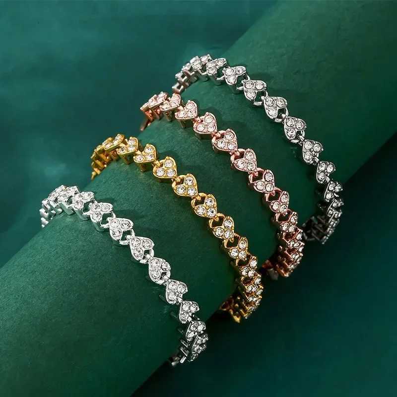 Fashionable Exquisite Delicated Crystal Heart Tennis Bracelet for Women Girls Charm Rhinestone Paved Handmade Bracelet JewelryXJ250904