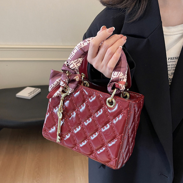 New Women s Crossbody Bag Autumn New Designer Bag French Niche Light Luxury Styel New Fashionable Women s Shoulder Bag