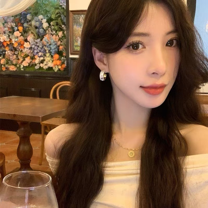 Pearl Inlaid Diamond Designer Luxury Free Shipping Earrings For Women 2024 New Trend Popular Niche Design High-end Earrings Hoop Fashionable Elegant E