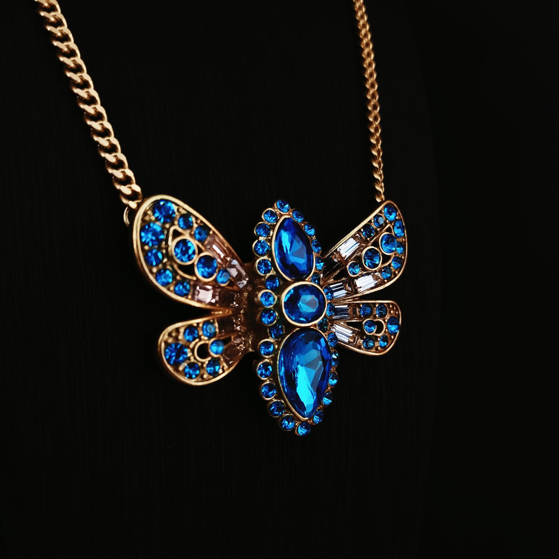 Vintage Style Full Zircon Blue Bee Pendant Necklace Fashionable Niche Design Women's Jewelry