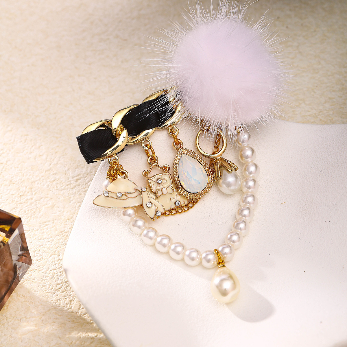 Trendy Design Pearl Brooches for Women Camellia Tassels Chain Pins Party Jewelry