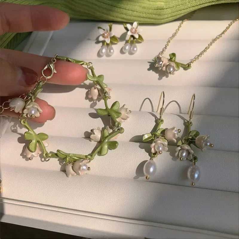 Flower Jewelry Gifts Lilies Of The Valley Bracelet Earrings Necklace Set Super Fairy Stud Earrings Girls Clavicle Chain XJ250904