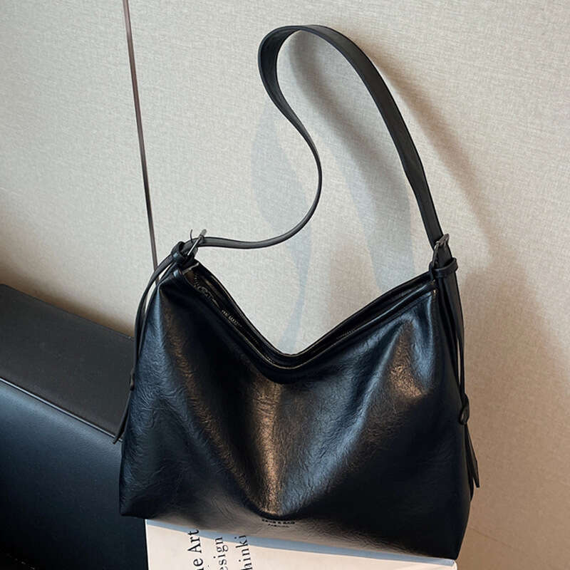 Simple Elegant Niche Casual Single Shoulder 2025 New Women's Korean Version Large Capacity Bucket Bag