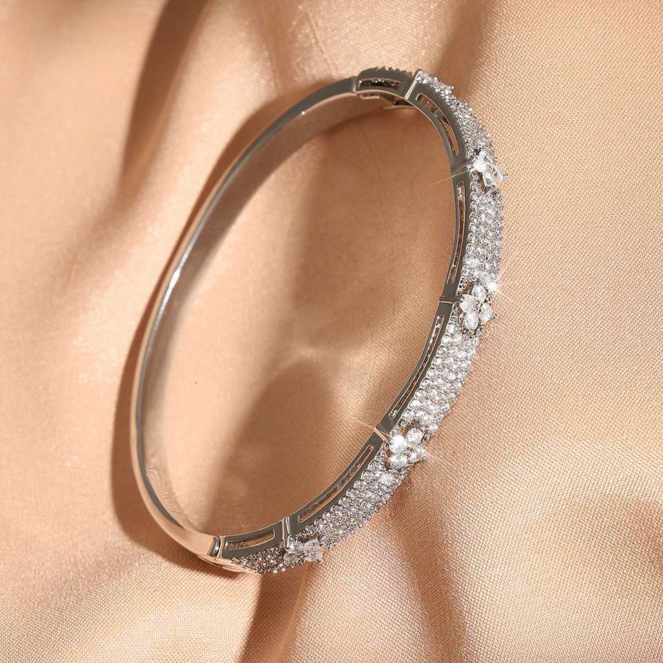 Yupsk Luxury Shiny Fl Zircon Open Bangle Bracelet for Wen Exquisite Brass Flowers Design Wedding Party Jewelry Gift S250904