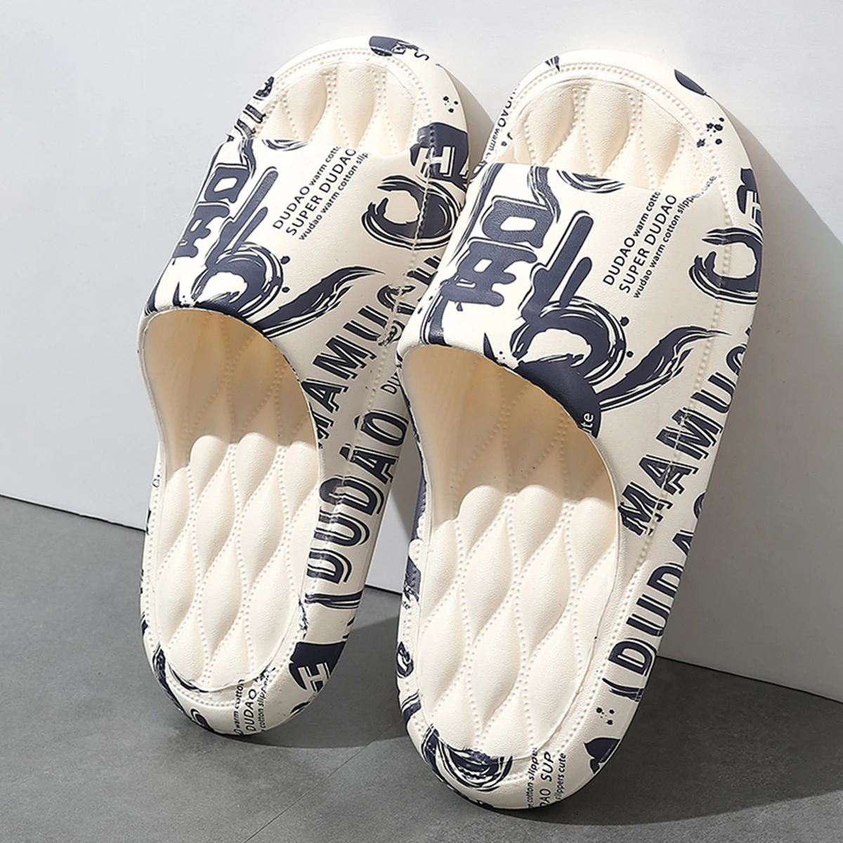 QYCKABY 2025 Mens Summer Slippers Beach Sandals Flip Flop Printing Thick Soled Boys Girls Unisex Home Bath Shoe Large Size 4849 250904