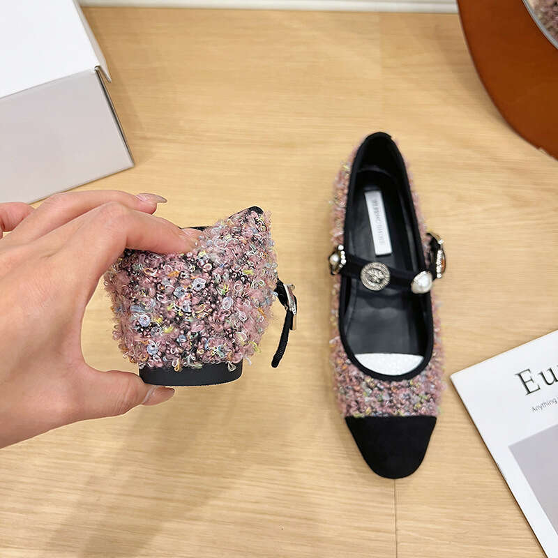 Inner Height Increase Li Zhen Women's New Versatile French Style Metal Badge One-Word Buckle Strap Round Toe Flat Single Shoes for Women