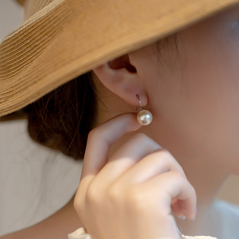 Ladies' Pearl Earrings 925 Pure Silver Goddess Style High Heels Retro Earrings High End Designer Luxury Free Shipping Lightweight Luxury Pendant 