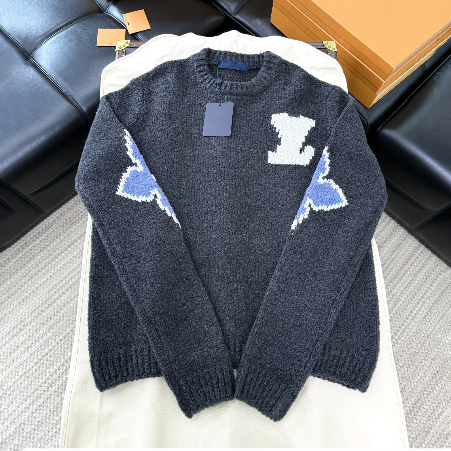 High quality designer men's sweaters, round neck knitted sweaters, casual sportswear, fashionable and versatile wool knitted sweaters