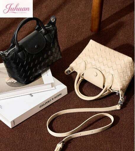 Hot Selling Niche Design Leather Trendy Lady New Cowhide Woven Women's Dumpling Mobile Phone Bags Portable Messenger Bag Girl Designer Bags