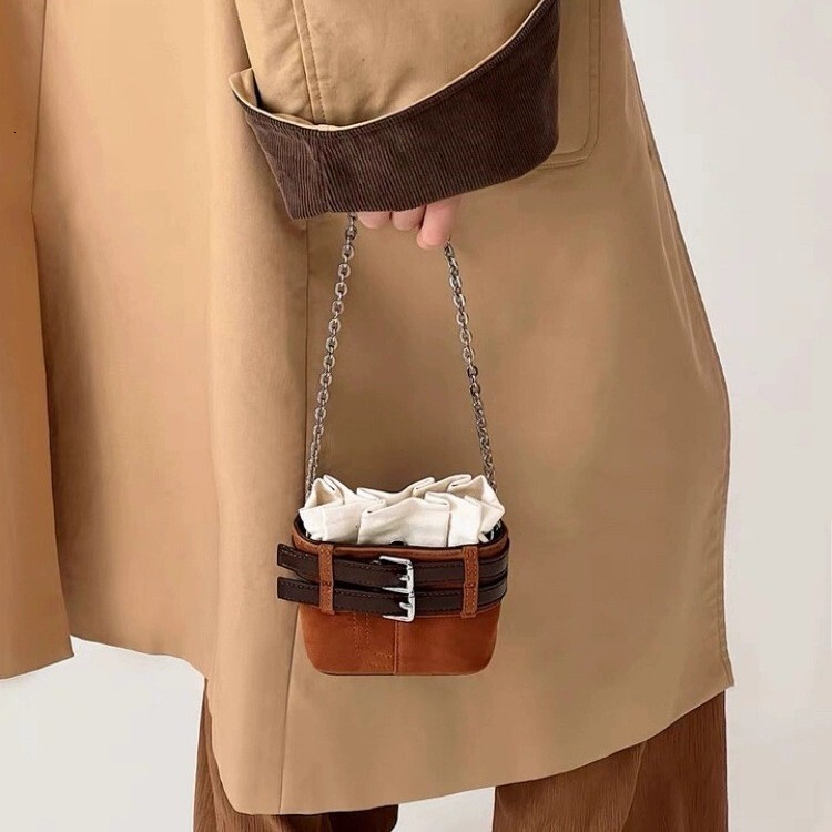 2025 Autumn New Retro Light Luxury Chain Elegant and Versatile Mini Flip Fur Leather Mouth Red Envelope Crossbody Bag Fashion Designer Bag