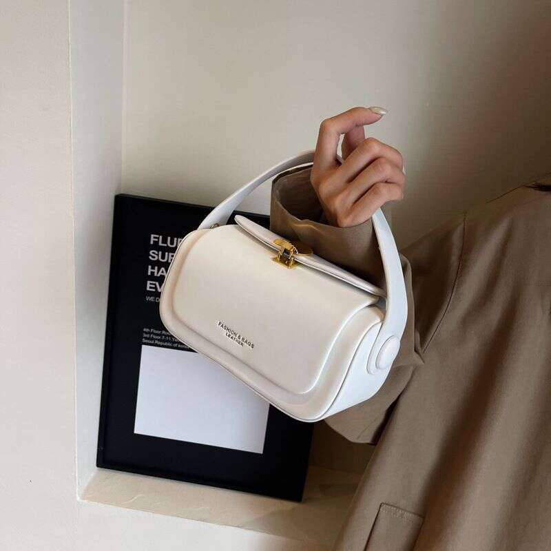 Korean Version Trendy, Fashionable, And High-End Small Square For Women's New Spring/Summer Single Shoulder With A