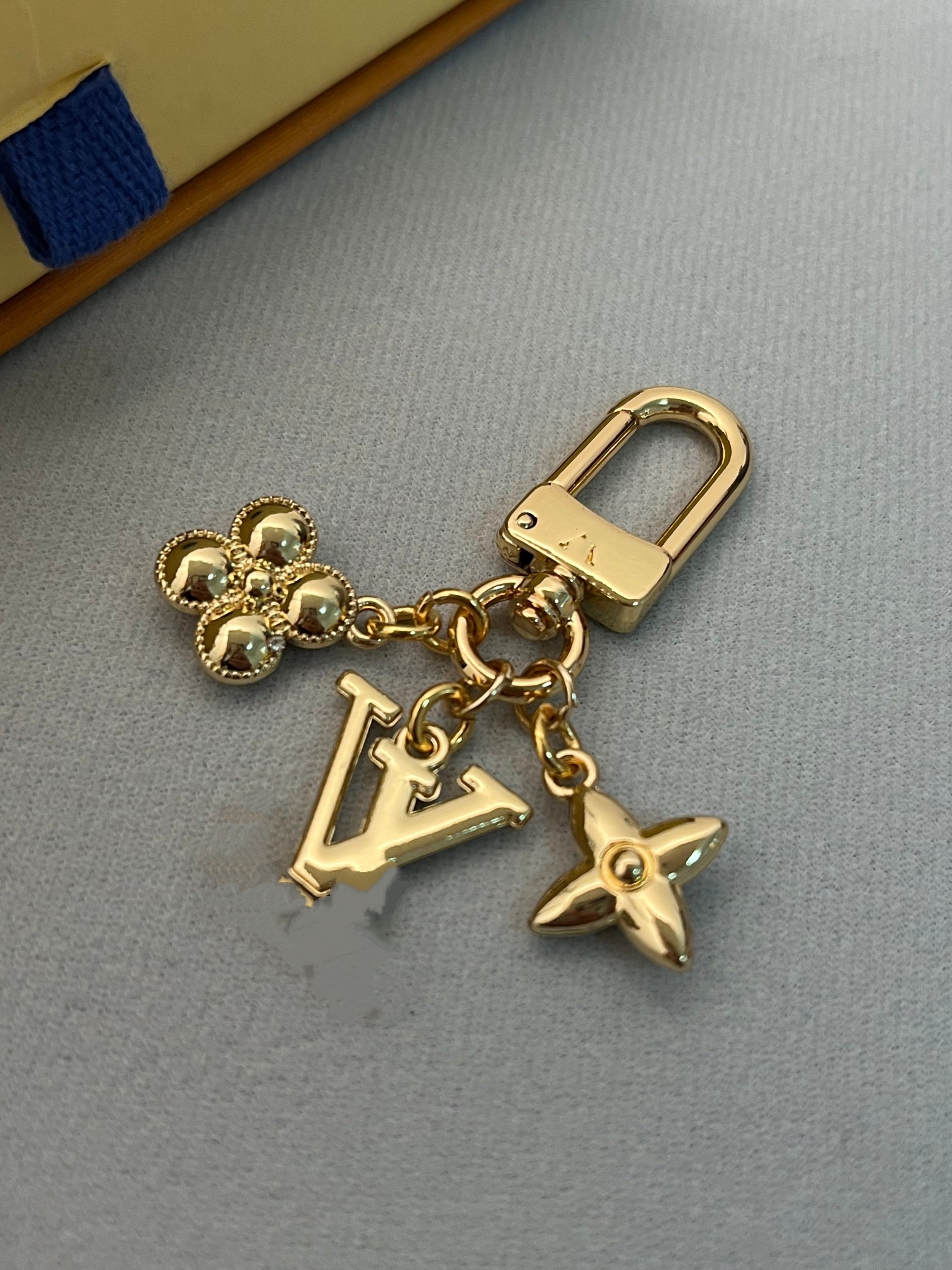 designer keychain V letters women keychain wallet llavero Buckle jewelry bagchain Keyring chain Keychains