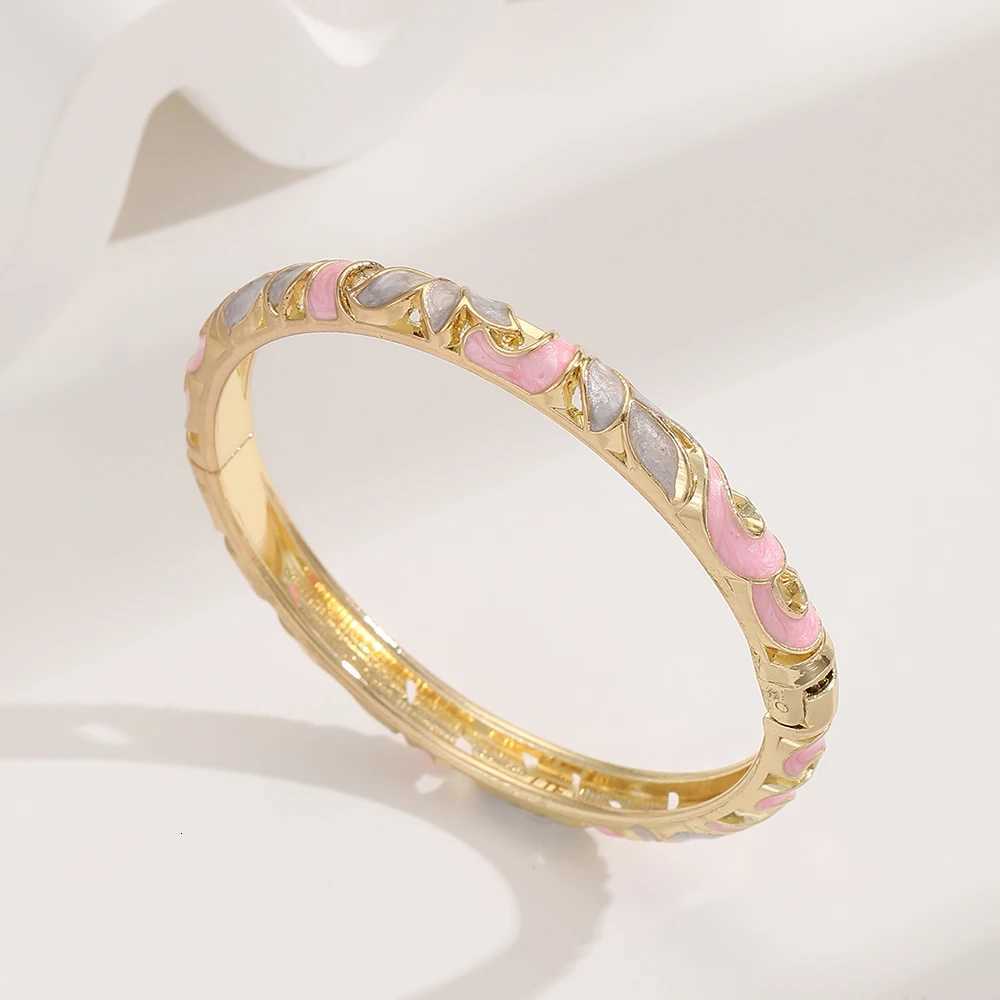 Fashion new ethnic style gold plated hollow out pattern enamel cloisonne bracelet bangle jewelry for girls and womenXJ250904