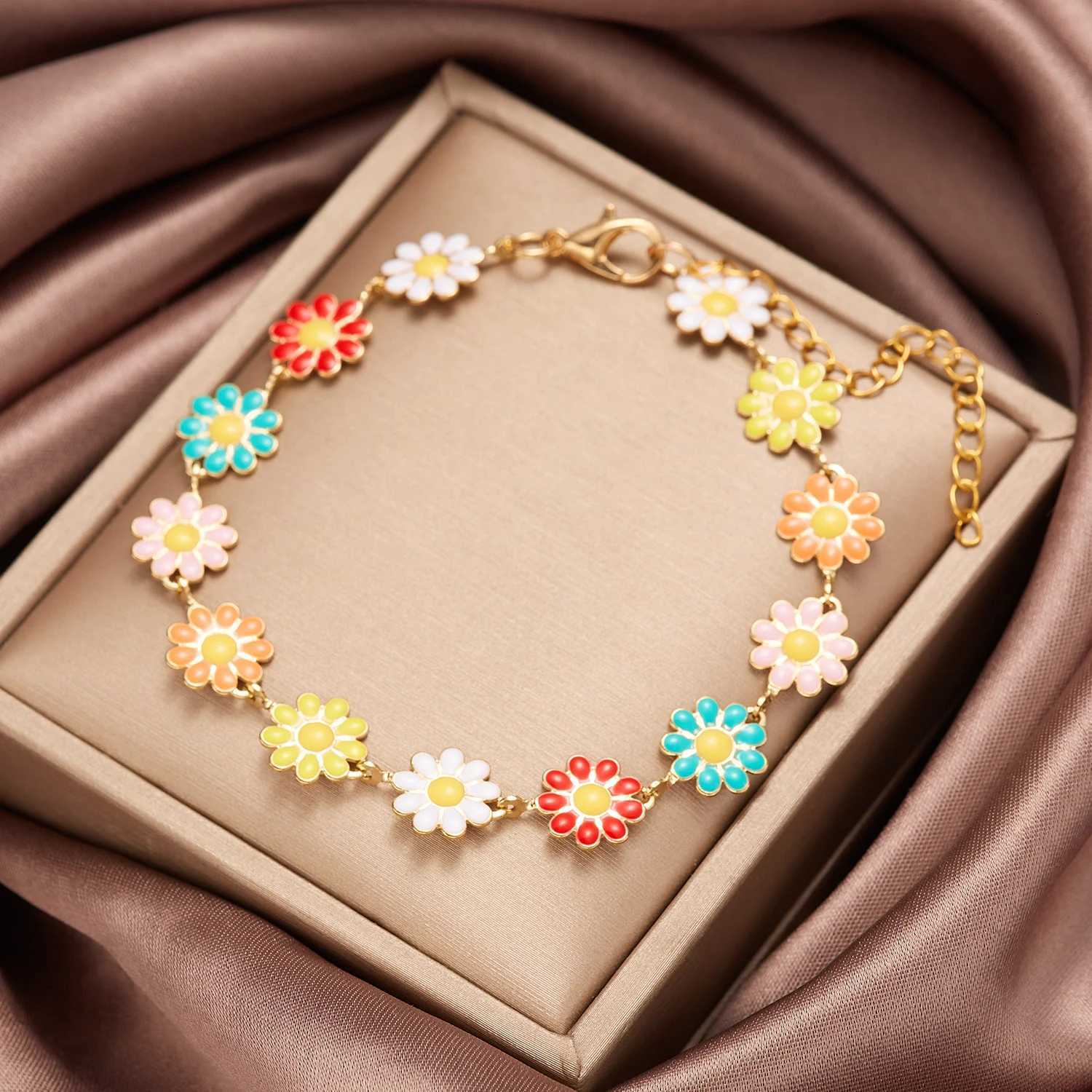 Fashion Trend Unique Design Elegant Delicate Small Daisy Flower Butterfly Bracelet Women Jewelry Wedding Party Gift WholesaleXJ250904