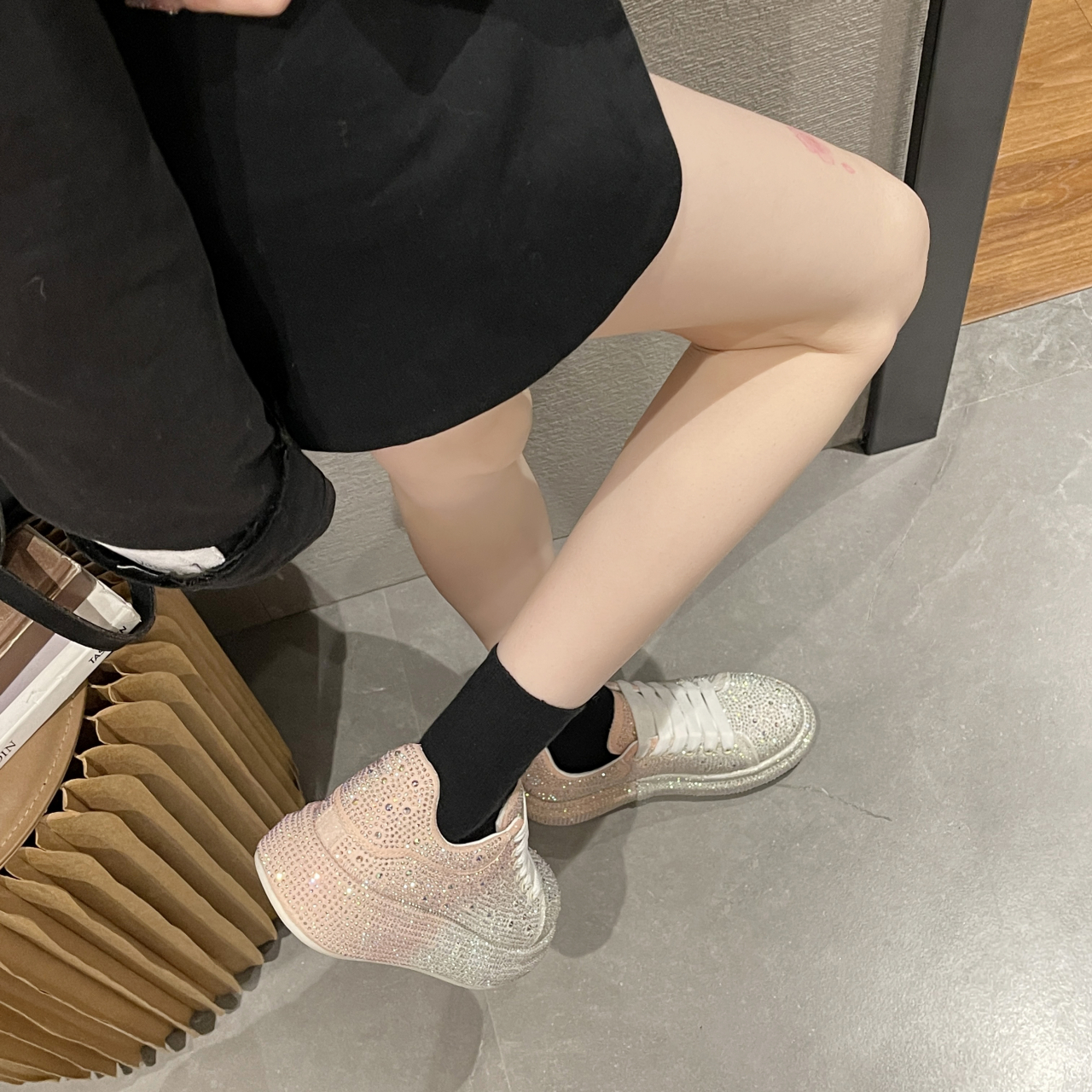 Luxury Women's Flat Casual Sports Shoes with Water Diamond Thick Bottom Mixed Color Women's Shoes Shining Designer Trendy Shoes New Fashion 