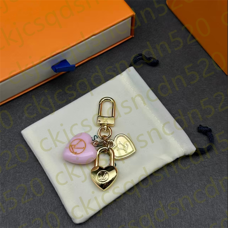 Fashion key Single pop letters Classic leather high-end designer cartoon keychain Men's and women's keychain fashion jewelry Car Keychains no box