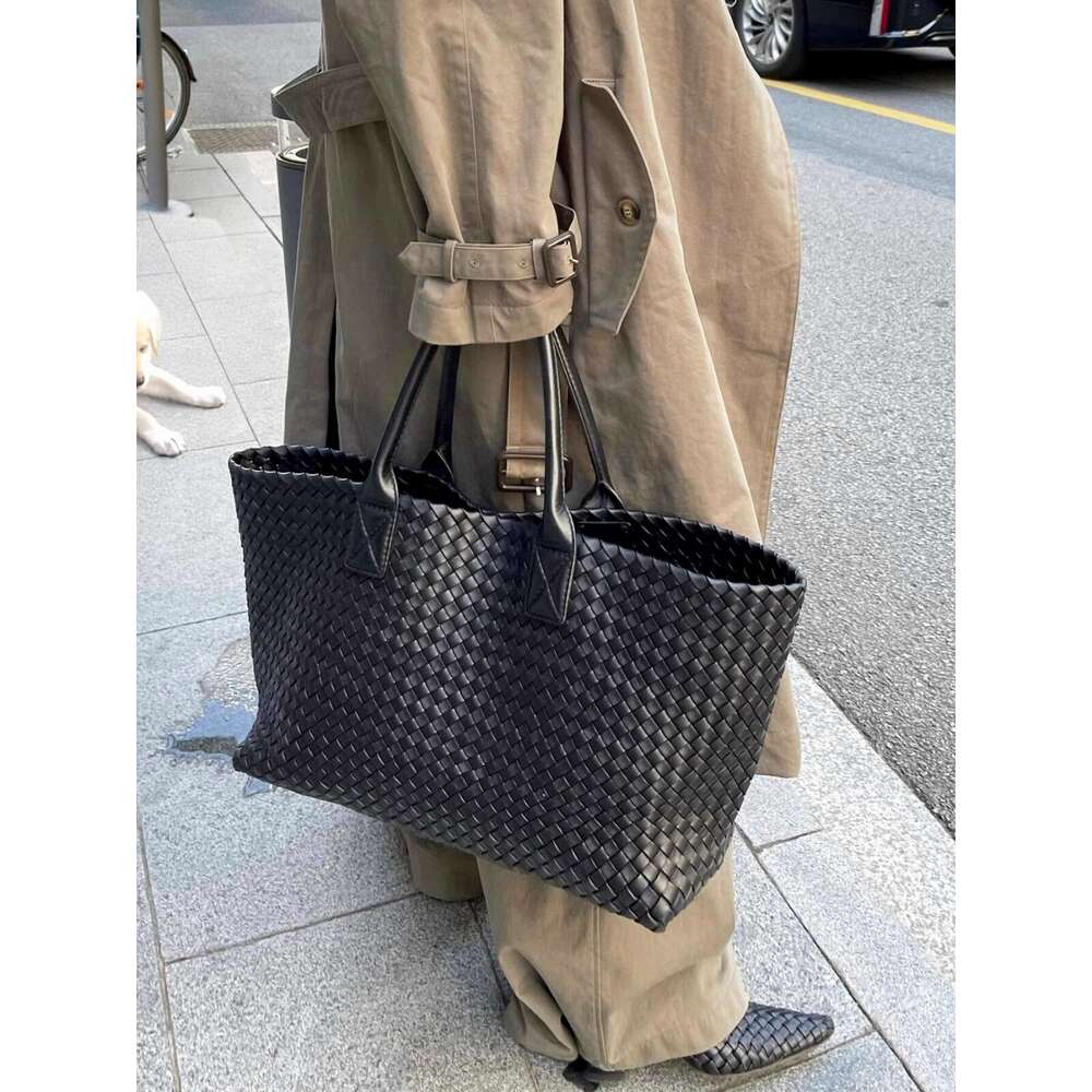 Designer Bags Large-capacity hand-woven bag new style, high-end and simple commuting single-shoulder underarm bag, tote large women bag